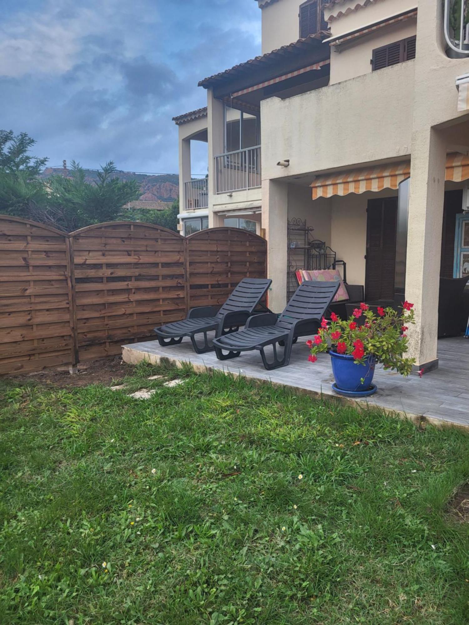 Agay Le Pti Bonheur 60M2 Rez De Jardin, En Bord De Mer Сен-Рафаэль Экстерьер фото